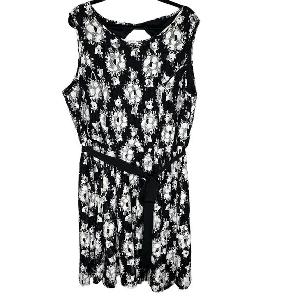 Lane Bryant Dresses & Skirts - Black & White Floral Sleeveless Belted Dress